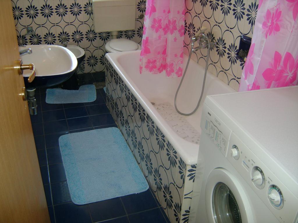 For Holidays In * Pula