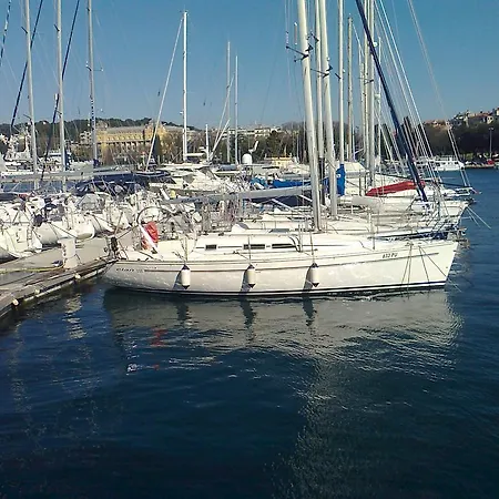 Apartment For Holidays In Pula Room photo