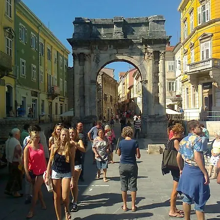 Apartment For Holidays In Pula Room photo