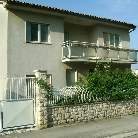 Apartment For Holidays In Pula Exterior photo